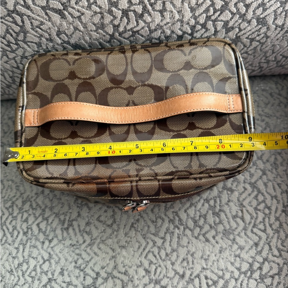 Coach Brown Signature Vanity Case - With COA - Picture 10 of 11